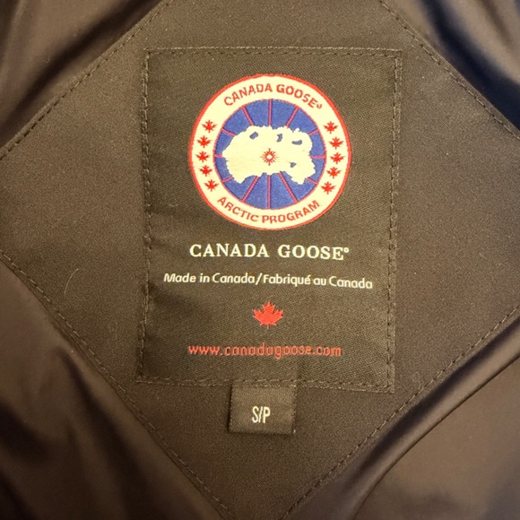 Canada Goose - Shelburne Parka With Fur - Women's size small - Picture 4 of 6